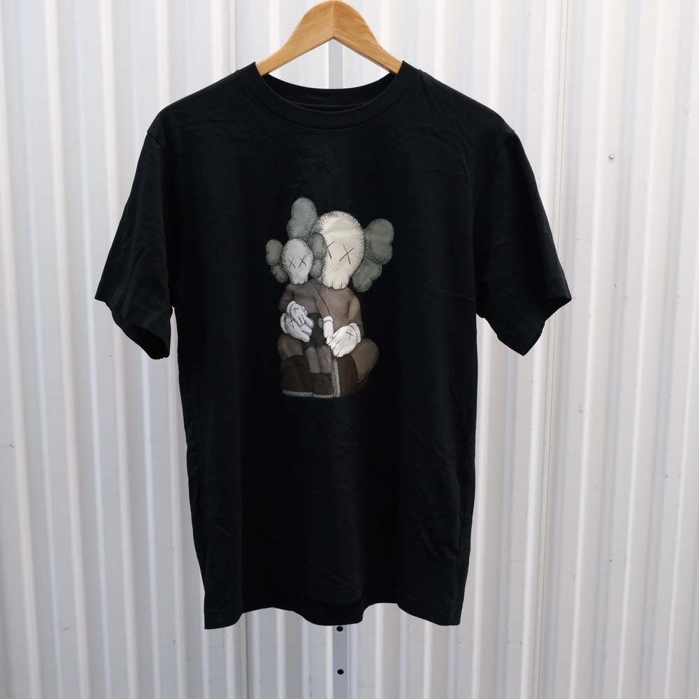 Uniqlo UT x KAWS Companion Graphic T-Shirt Men's Size Medium Black